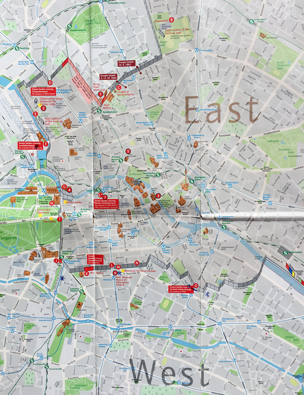Map of Berlin showing the position of the Berlin Wall before it fell.