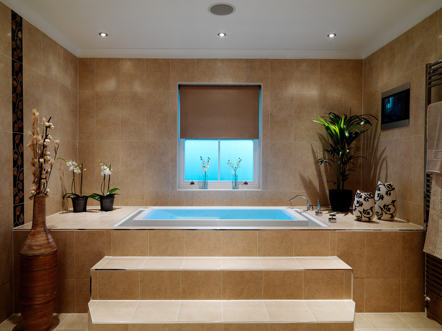 Contemporary Bathroom Design in luxury property
